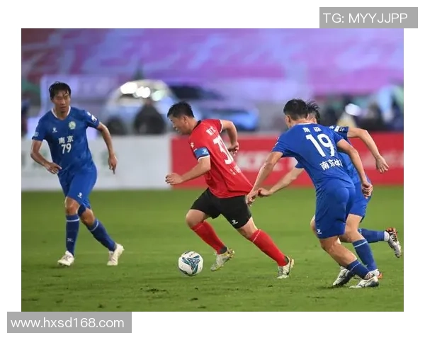 温指导足球的魅力与智慧探索如何提升青少年足球水平与团队合作精神